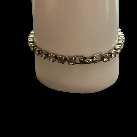 Vintage fashion silver tone and rhinestone Bracelet - Picture 2 of 5